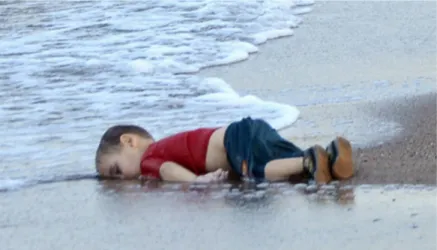 Fig.  3.  Alan  Kurdi,  ©  &lt;https://www.globalist.it/world/2016/05/08/l-or  rore-del-bambino-siriano-affogato-la-foto-scuote-il-mondo-78049.html&gt;