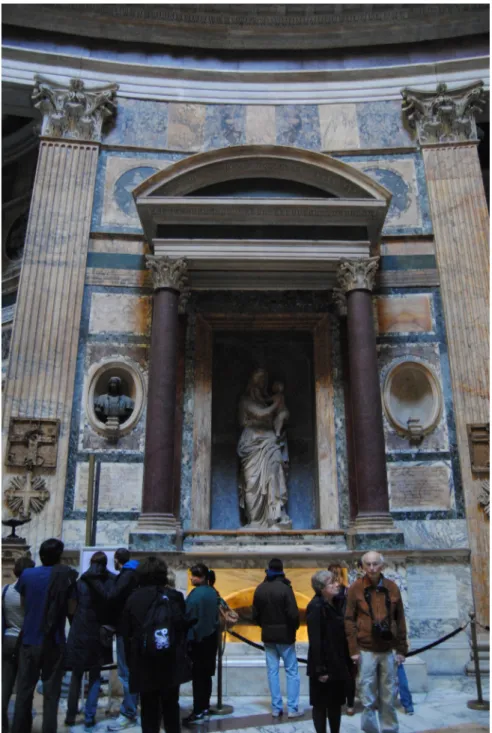 Fig. 2. Il monumento a Raffaello e Annibale Carracci al Pantheon