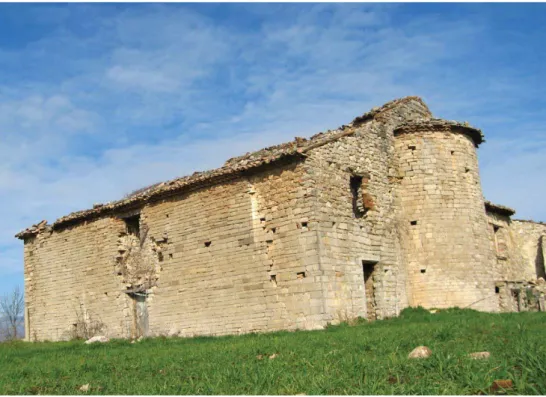 Fig. 7. San Pietro di Cellaria (Calvello). Il complesso visto da sud-est, in primo piano l’abside  e l’ala meridionale
