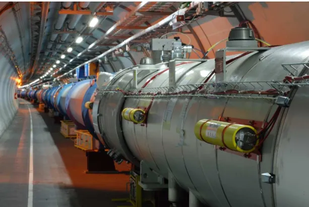 Figure 2: Exemple de l’installation de trois BLMs (chambres d’ionisation) sur le cˆ ot´e interne d’un quadrupole du LHC