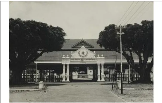 Figure 5-10. Pagelaran hall of kraton Yogyakarta in 1939 - A mixture of steel-concrete construction and traditional  ornamentation 