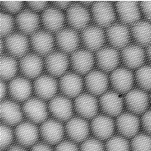 Abb. 15: STM-Bild (35 × 35 nm 2 ) einer Xe bedeckten Graphitoberfläche in atomarer Auflösung