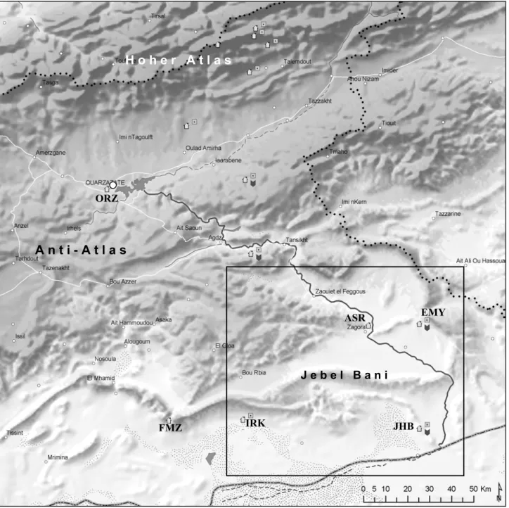 Abbildung 2.1: Ausschnitt des Drâa-Einzugsgebietes (gepunktet: Ränder des Einzugsgebietes) mit FOOT3DK  Simulationsgebiet (Rechteck) und Messstationen (Hütte: Klimastation) Ouarzazate (ORZ), El Miyit (EMY),  Asrir (ASR), Jebel Hussein ou Brahmin (JHB), Lac
