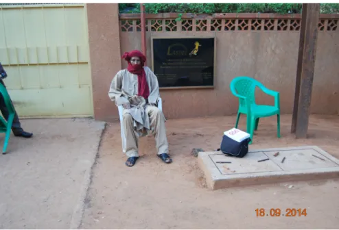 Figure 6: A Tuareg wearing a jalabia ensemble and the turban in Niamey on 18/09/2014. Photo- Photo-graph S
