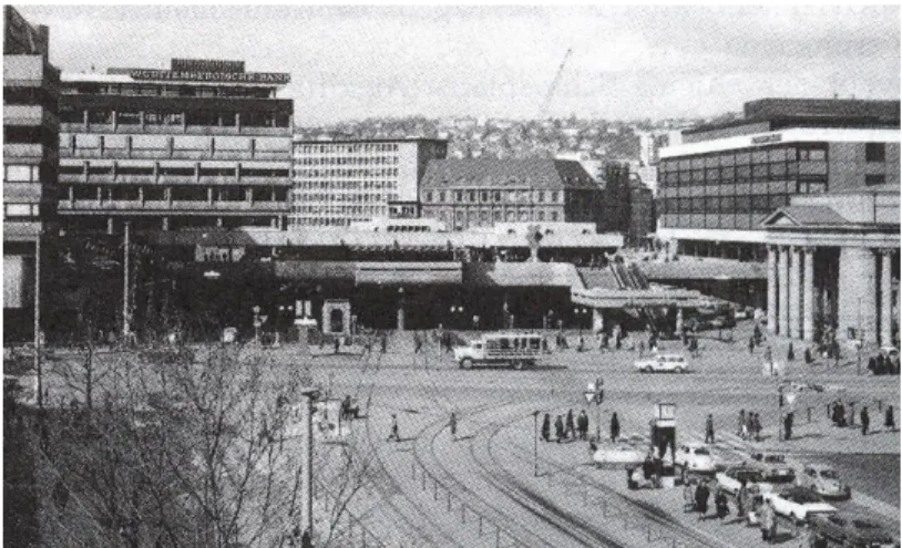 Abb. 445: Stuttgart. Kleiner Schloßplatz von der Planie aus gesehen, 1989. Links (angeschnitten) der Wittwer-Bau, dahinter die Baden-Württembergische Bank.