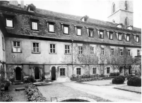 Abb.  1:  Bamberg,  St.  Theodor:  westlicher  Kreuzgangflügel.  Zustand  vor Öffnung der Arkaden, Foto von 1969 