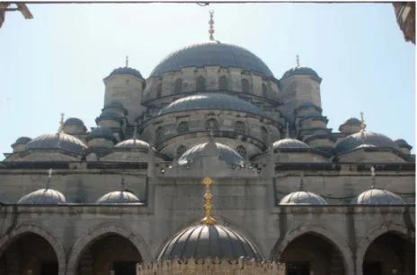 Abb. 3 Istanbul, Yeni Valide Camii. Hofansicht (2012, Foto: L. Korn) 