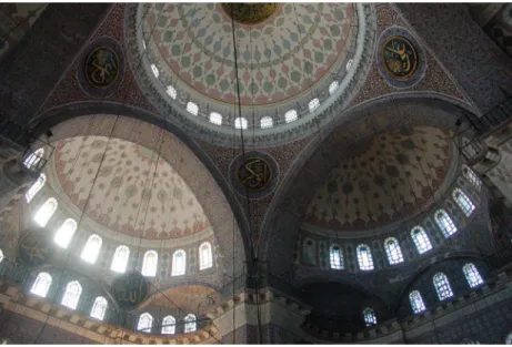 Abb. 4 Istanbul, Yeni Valide Camii. Inneres, Gewölbe (2012, Foto: L. Korn) 