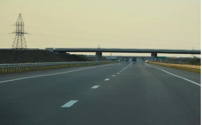 Foto  11:  Autobahn  M-6,  renoviert  im  Rahmen  des  Projekts  „Nord-Süd-Straßenverbindung  Armenien“ (eigene Aufnahme 09.08.2015) 