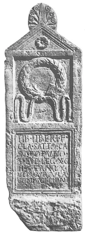 Abbildung 2: Grabstein des von seiner Frau Ulpia Ursula in Aquincum begra- begra-benen Veteranen der 10