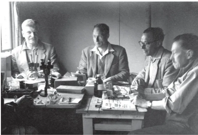 Fig. 9. Freshfi  eld Insect Survey, June 1959. Left to right: W.D. Hincks, M.W.R. de Vere Graham,  A