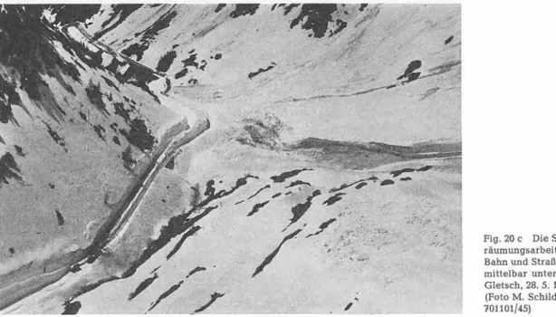 Fig. 20 c  Die Schnee- Schnee-räumungsarbeiten  für  Bahn und Straße  un-mittelbar  unterhalb  Gletsch, 28