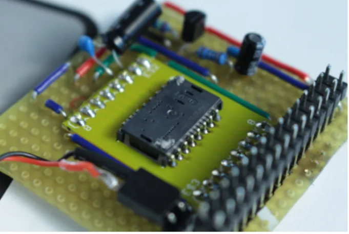 Abbildung 2: Pixart PMX3360DM mit Spannungsregler und Akku zur Stromversorgung. Die Sensor-Platine wird über einen standardisierten Steckverbinder mit dem M5Stack-Board verbunden.