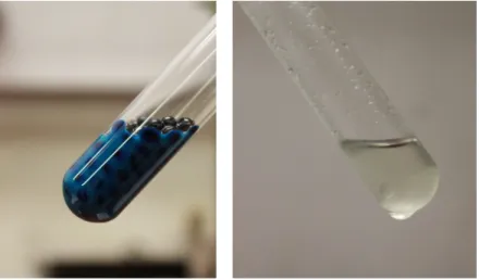 Abb.  2: Links: Rückstände im Reagenzglas weisen eine Verfärbung auf und der Perlkatalysator hat sich schwarz verfärbt