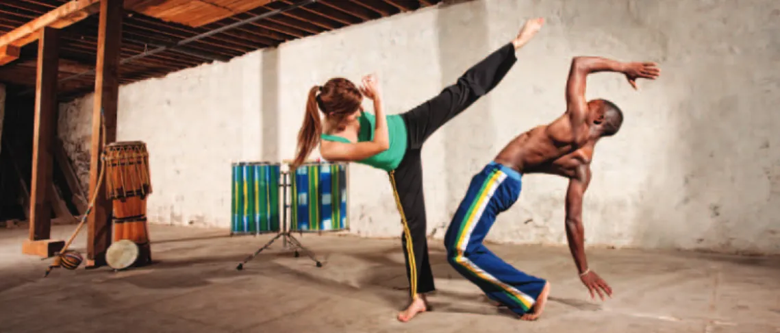 Abb. 4: Junges Paar beim Kampftanz,  dem traditionellen Capoeira (sst).
