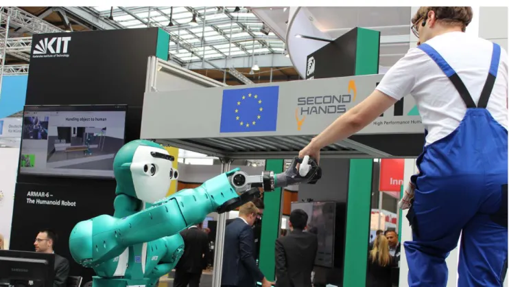 Abbildung 11:  ARMAR-6 Roboter in Interaktion mit dem Menschen