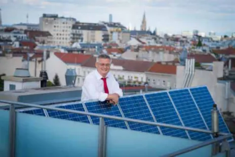 Abbildung 1: Dr. Hans Kronberger, Präsident von Photovoltaic Austria, Buchautor und ehemaliger EU- EU-Parlamentarier 