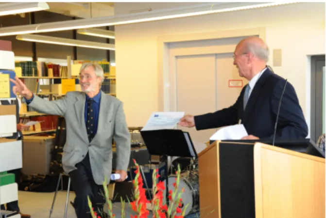 Figure 1: Prof. Gebbers (left) receives the Best Paper Award from Prof. Reinauer.