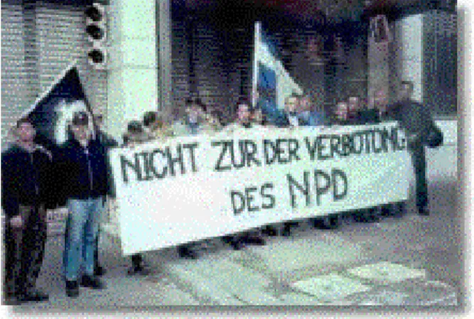 Foto einer Demonstration von griechischen Nationalisten am 25.11.00 zeitgleich mit der Demo der JN in Berlin gegen ein Verbot der NPD