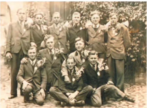 Foto links: Ortsbauernführer Franz Wernicke, links, mit einem landwirtschaftlichen Berater im Jahre 1944