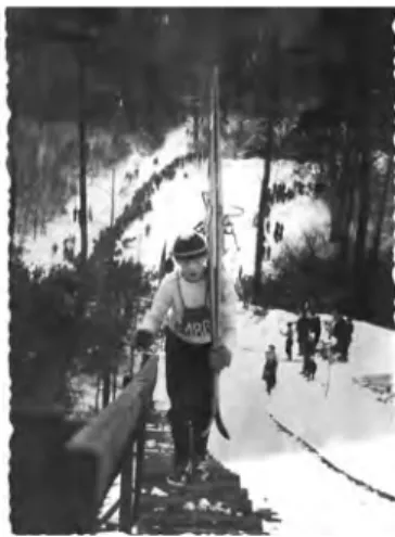 Foto links oben: Schanzenanlage Geltow  Foto links unten: Ein Skispringer verliert beim Sprung die Sprungski.
