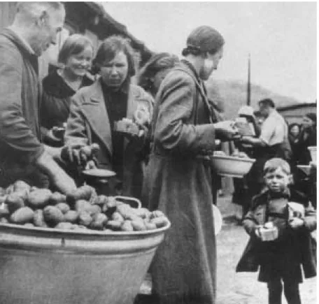 Abb. 1: Essensausgabe in einem Ausländerlager. Propagandafoto 1943.