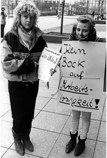 Abb.  10: Auszubildende der  Stadt Duisburg demonstrieren  im Februar 1986 für ihre  Über-nahme 9