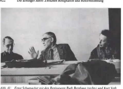 Abb. 41: Ernst Schumacher mit den Regisseuren Ruth Berghaus (rechts) und Kurt Veth  (links) im Brecht-Oberseminar der Humboldt-Universität, 1984 