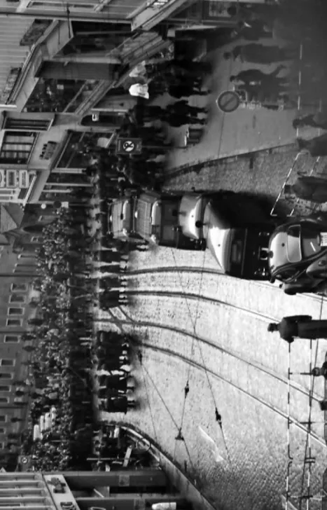 Abb. 6: Demonstration gegen Straßenbahntarife: Bertoldstraße im Belage- Belage-rungszustand; Freiburg, 9