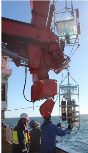 Fig. 3. Concurrent deployment of the RAS-500 water sampler and the  PPS  particle  sampler  during  POLARSTERN  cruise  PS  99  in  Fram  Strait  (image: I