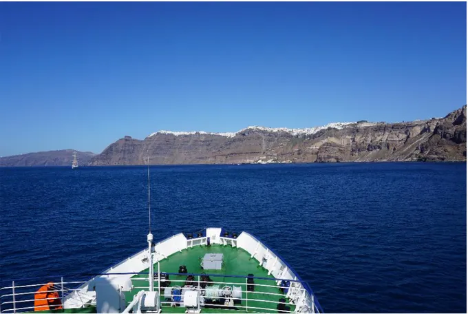 Abbildung 1: Die Poseidon in der Caldera von Santorini