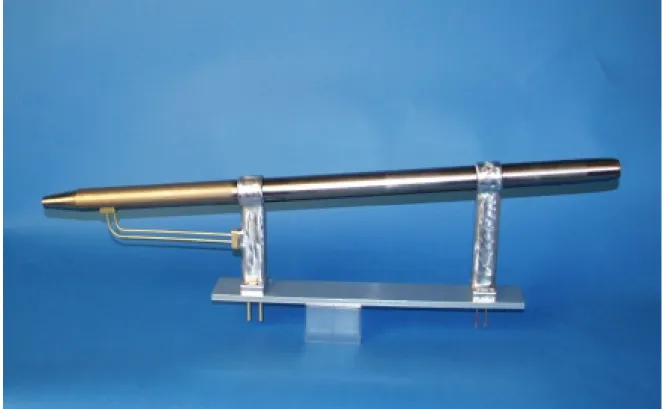 Abbildung 3.7: Fotograe der neu entwickelten elektrostatischen Sonde. Die Sonde wird an einer Bodenplatte des Forschungsugzeuges Falcon des DLR montiert und von der  atmo-spharsichen Luft passiv durchstromt.
