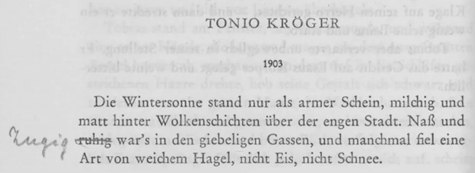 Abb. 3: Mann korrigiert eine gedruckte Ausgabe seiner Erzählung Tonio Kröger