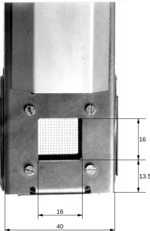 Abb. 3.2: Meßkopf des Profilgitters in Strahlrichtung betrachtet. Eingetragen sind die Dimensionen der Tantalblende in Einheiten mm.