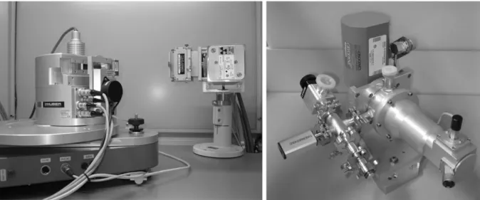 Abbildung  5:  Aufbau  der  Guinier  Imaging  Plate  Camera  G670  mit  Flachbettträger  (links)  und  Tieftemperatureinheit (rechts)