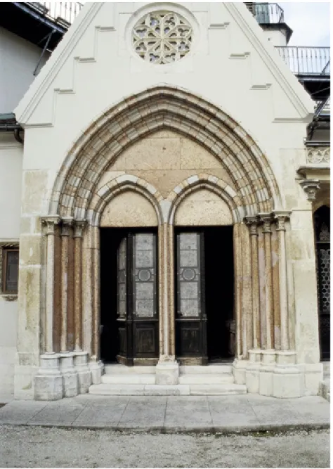 Abb. 38 : Portal aus der Capella Speciosa von Klosterneuburg in der Franzensburg in  Laxenburg