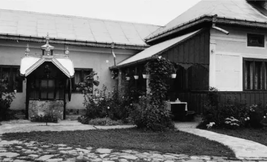 Abb. 12: Pensiune Casa Aspasia bei Suceviţa. Die weltbekannten Moldauklöster in der Südbuko- Südbuko-wina erleichterten die Umstellung auf Individualtourismus v