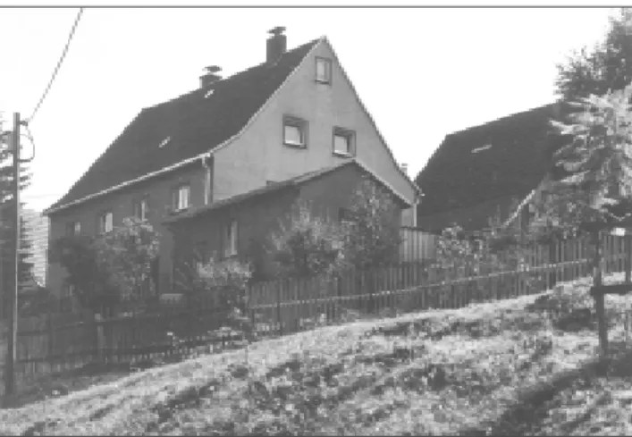 Abb. 18: Ehemaliges Bauernhaus Nr. 39, heute Schulweg 22, Seitenansicht, 2000. Foto: Jörg Hennersdorf.