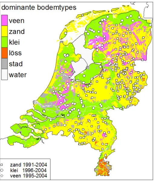 Figuur 2.2 Ligging van melkveebedrijven die deelnemen aan het Landelijk Meetnet effecten Mestbeleid in de  zandregio, bemonsterd in de periode 1992 – 2005 (BIN-jaren 1991-2004), in de kleiregio bemonsterd in de  periode 1996/’97-2004/’04 (BIN-jaren 1996-20