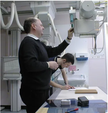 Figuur 1.1: Kwaliteitscontrole van een röntgenapparaat (bron: KCARE) 