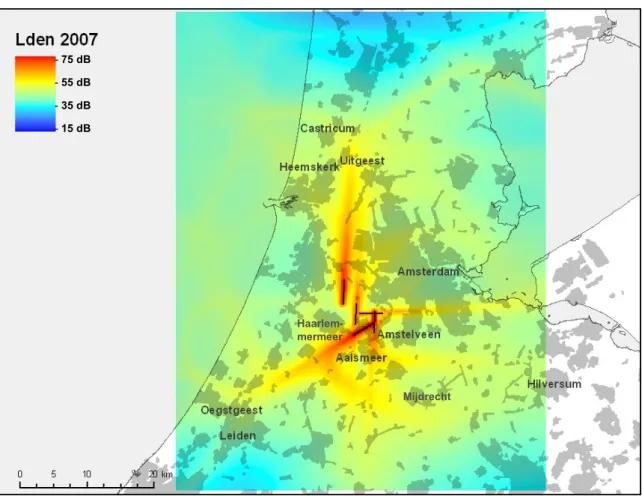 Figuur 1 geeft een beeld van de geluidbelasting (Lden in dB) in een gebied van ongeveer   55 × 70 kilometer rondom luchthaven Schiphol 6 