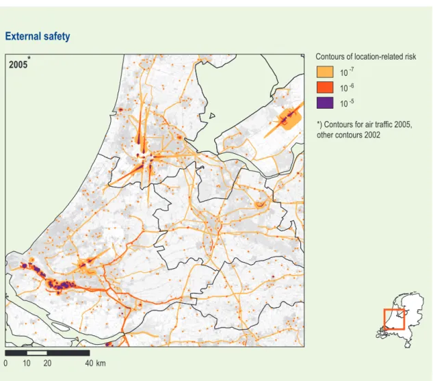 Figure 2.14  External safety risks in the Randstad: contours for roads, rail transport, aviation, LPG  stations and safety risk companies.