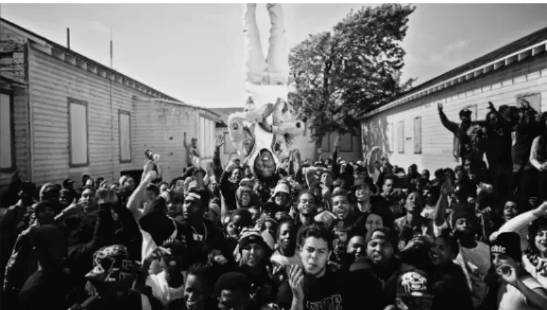 Figuur 5. Referentie naar albumtitel in Kendrick Lamar’s  muziekvideo  voor  ‘Alright’  (Kendrick  Lamar,  2015,  4:13) 