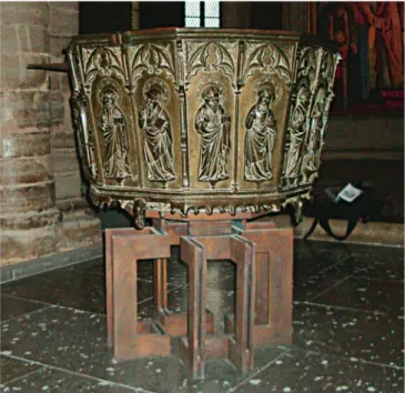 Fig. 1. Bronsdopfunten från 1400-ta- 1400-ta-let i Linköpings domkyrka med sitt nuvarande fotparti från år 2003