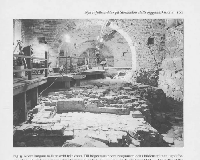 Fig. 9. Norra längans källare sedd från öster. Till höger syns norra ringmuren och i bildens mitt en ugn i för- för-grunden och i bakför-grunden tegclvalvbägama byggda 1536—40