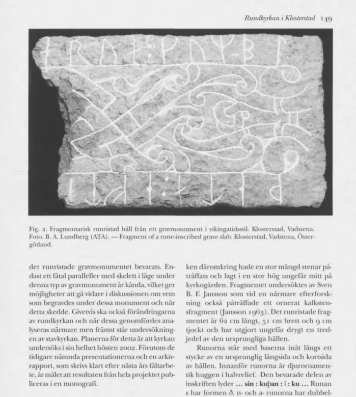 Fig. 2. Fragmentarisk runristad häll från ett gravmonument i vikingatidsstil. Klosterstad, Vadstena