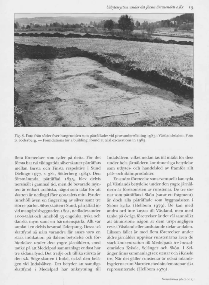 Fig. 8. Foto från söder över husgrunden som påträffades vid provundersökning 1983 i Västlandsdalen