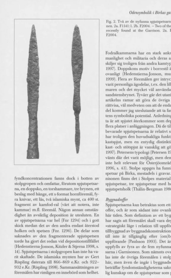 Fig. 2. Två av de nyfunna spjutspetsarna i Garniso- Garniso-nen. 2a. Fl 141:1. 2b. F2004