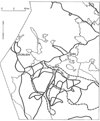 Fig  2  Routekarta.  Markkontroller  har  utförts  längs  de  heldragna  linjerna,  helikopterkontroller  längs de streckade