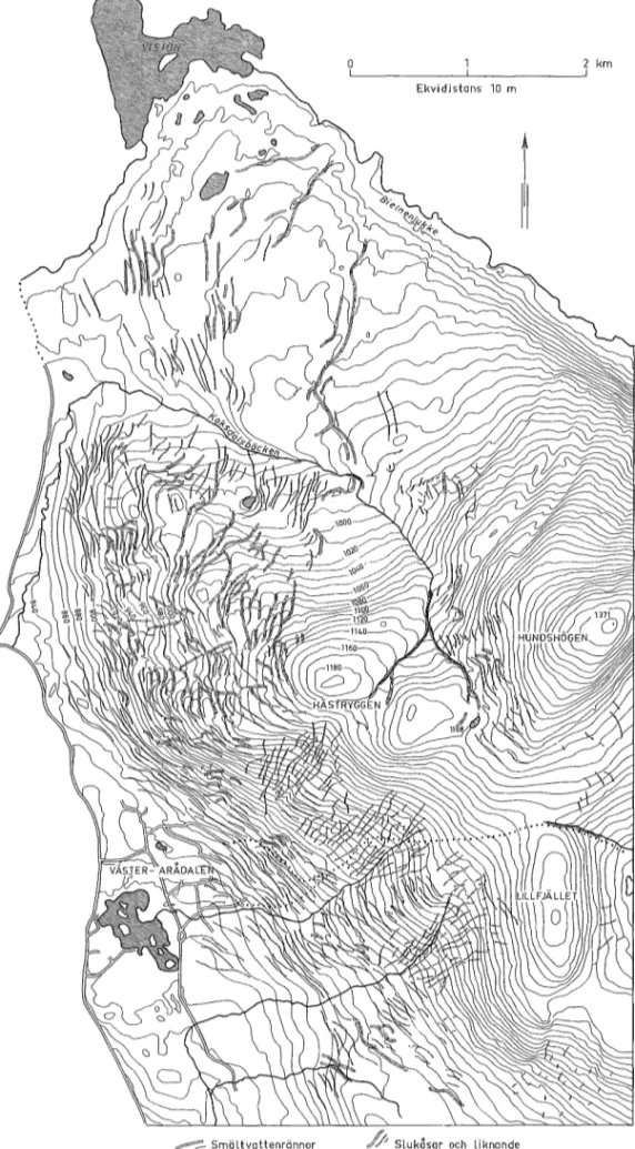 Fig  18  Oviksfjällens  sydvästra del  är inom  stora ytor fårad  av bitvis  mycket  djupa smältvattenrännor